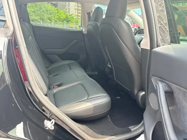 Tesla Model Y — Фото автомобиля 19