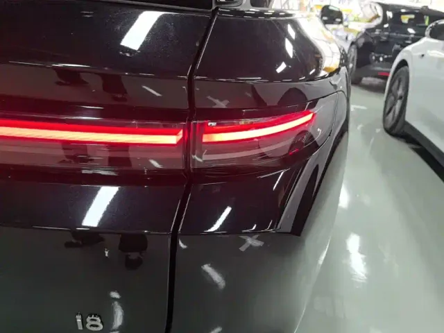 Li Auto i8 — Фото автомобиля 7