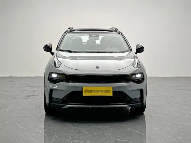 Lynk & Co 01 — Фото автомобиля 2