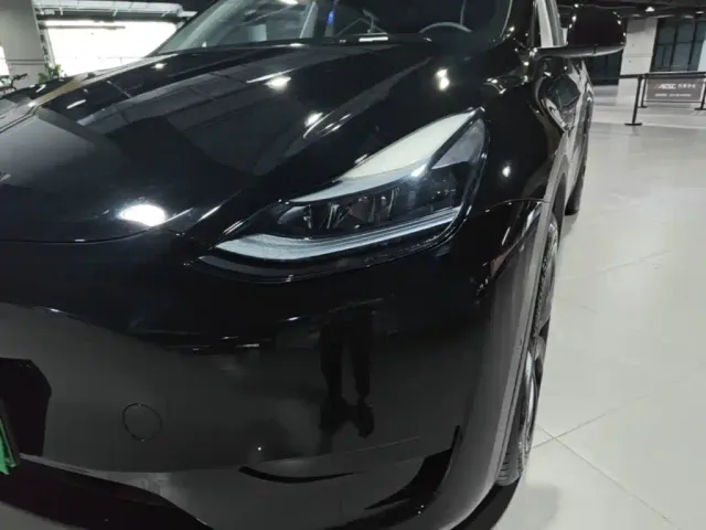 Tesla Model Y — Фото автомобиля 23