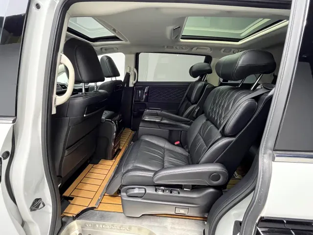 Honda Elysion — Фото автомобиля 6