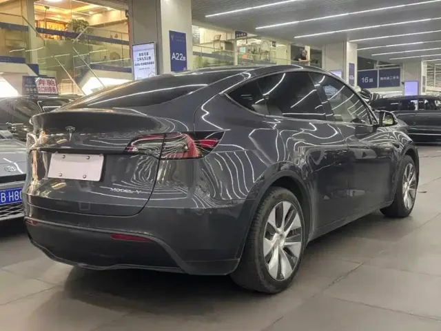 Tesla Model Y 2022 Facelift Rear-Wheel Drive Version — Фото автомобиля 9