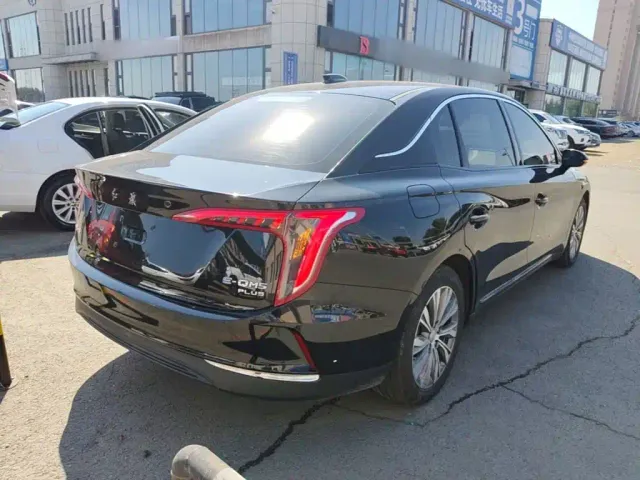 Hongqi E-QM5 — Фото автомобиля 6