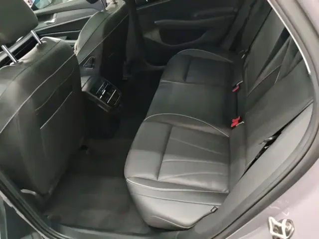 Volkswagen Passat — Фото автомобиля 16
