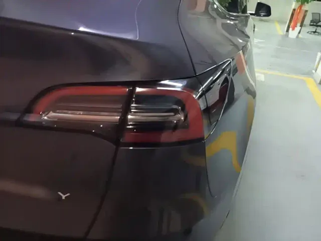 Tesla Model Y — Фото автомобиля 7