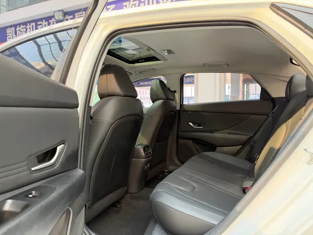 Hyundai Elantra — Фото автомобиля 7
