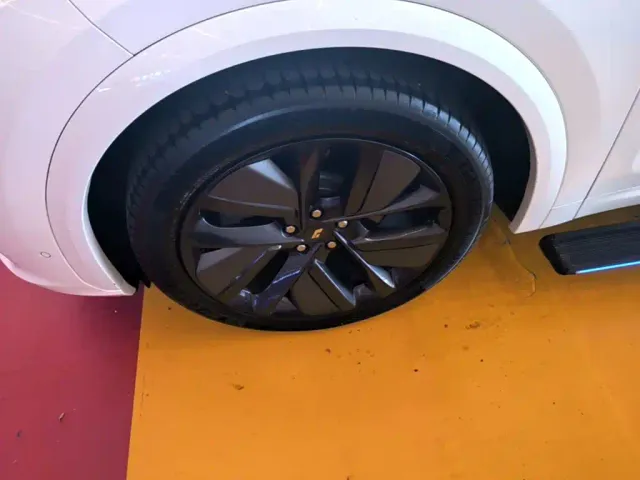 Li Auto L7 — Фото автомобиля 22