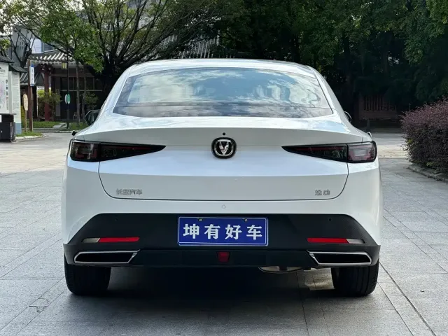 Changan Eado — Фото автомобиля 5