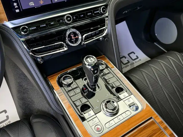 Bentley Flying Spur — Фото автомобиля 7
