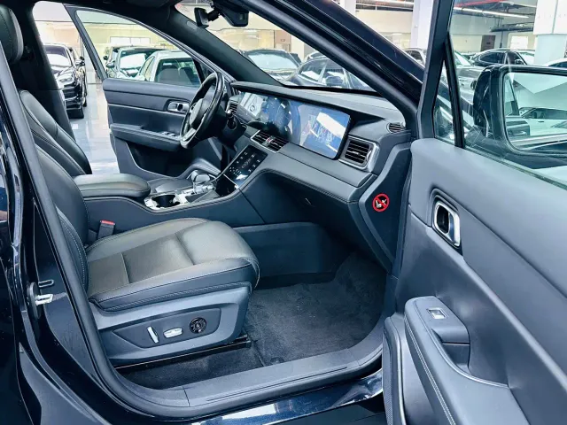 Li Auto ONE — Фото автомобиля 8