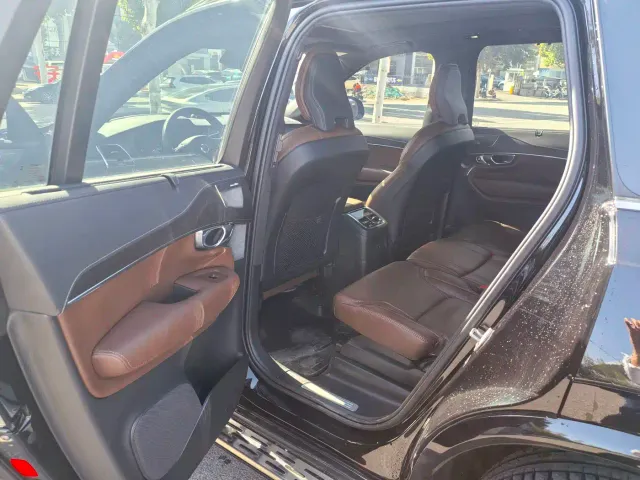 Volvo XC90 — Фото автомобиля 5