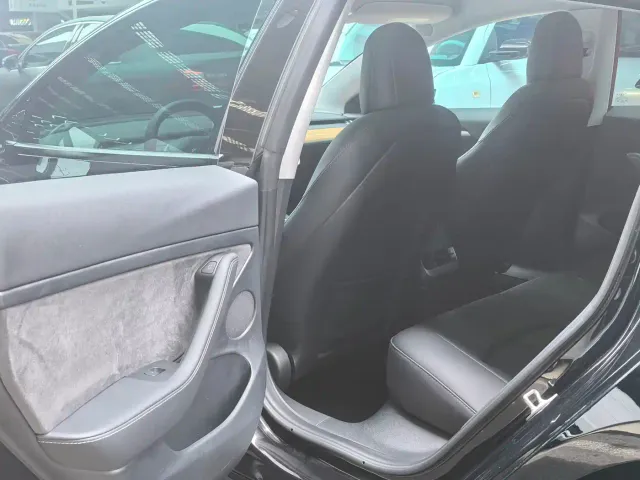 Tesla Model 3 — Фото автомобиля 7