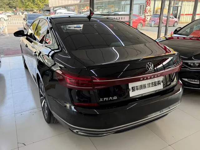 Volkswagen Passat — Фото автомобиля 11