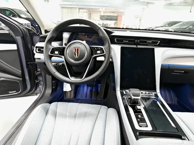 Hongqi H5 PHEV — Фото автомобиля 10