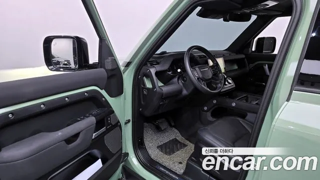 Land Rover Defender — Фото автомобиля 8