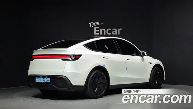 Tesla Model Y — Фото автомобиля 2