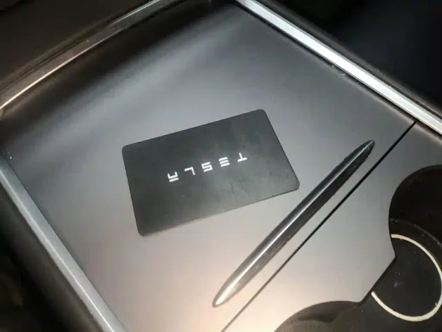 Tesla Model Y — Фото автомобиля 16
