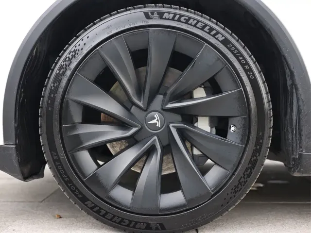 Tesla Model Y — Фото автомобиля 20