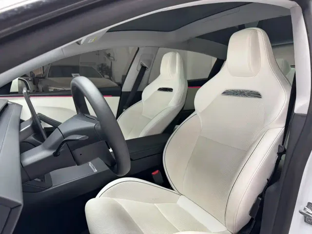 Tesla Model 3 — Фото автомобиля 5