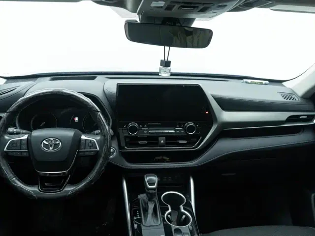 Toyota Highlander — Фото автомобиля 10