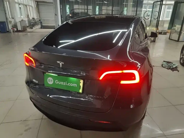 Tesla Model Y — Фото автомобиля 6
