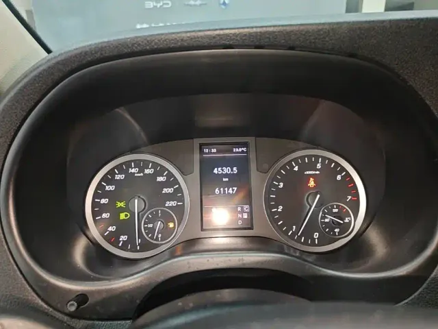 Mercedes-Benz Vito 2021 2.0T Elite 7-Seater — Фото автомобиля 7