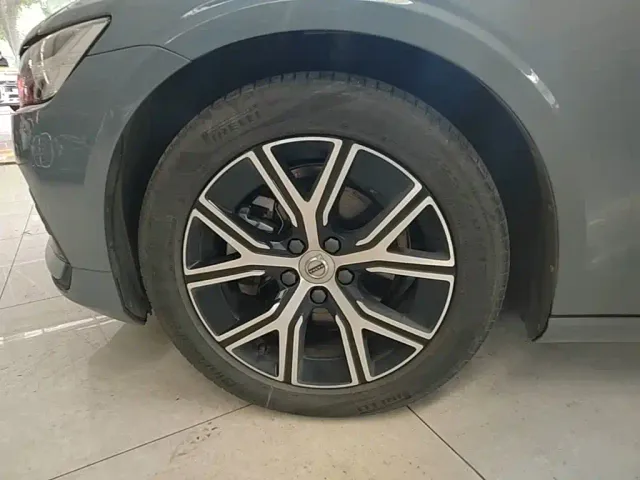 Volvo S60 — Фото автомобиля 24