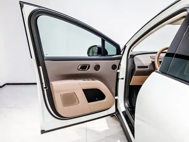 Li Auto i8 — Фото автомобиля 8