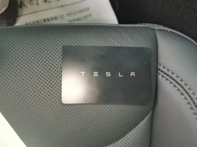 Tesla Model Y — Фото автомобиля 8