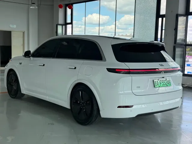 Li Auto L7 — Фото автомобиля 10