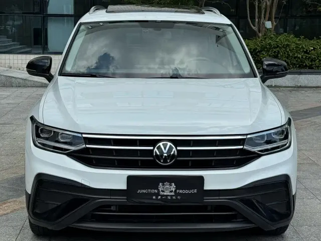 Volkswagen Tiguan L — Фото автомобиля 2