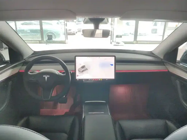 Tesla Model Y — Фото автомобиля 9