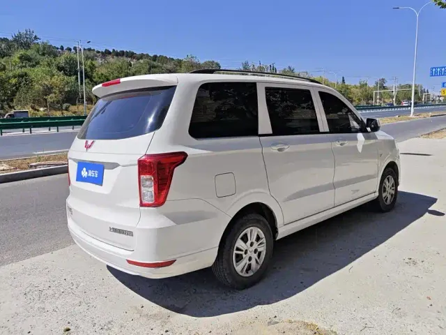 Wuling Hongguang — Фото автомобиля 3