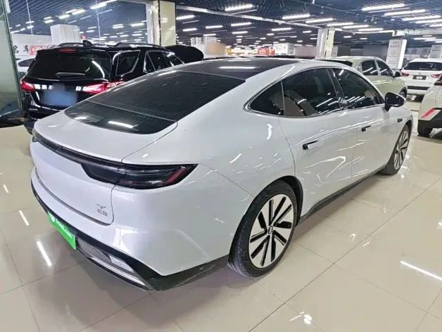 Geely Galaxy E8 — Фото автомобиля 6