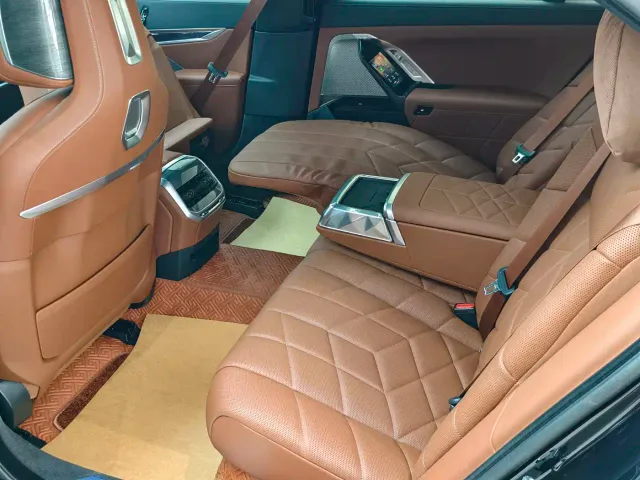 BMW 7 Series — Фото автомобиля 9