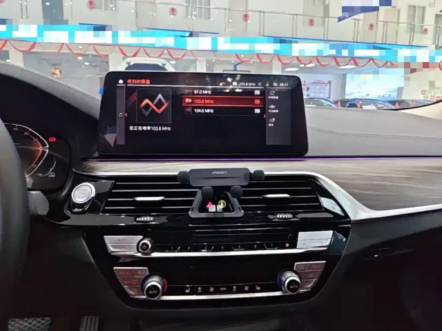 BMW 5 Series — Фото автомобиля 12
