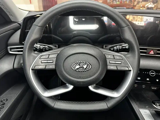 Hyundai Elantra — Фото автомобиля 15
