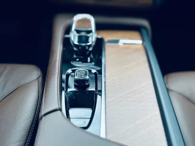 Volvo XC90 — Фото автомобиля 7