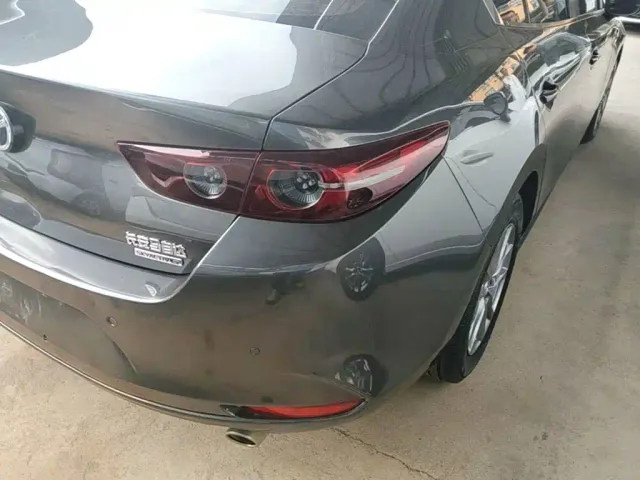 Mazda Axela — Фото автомобиля 7