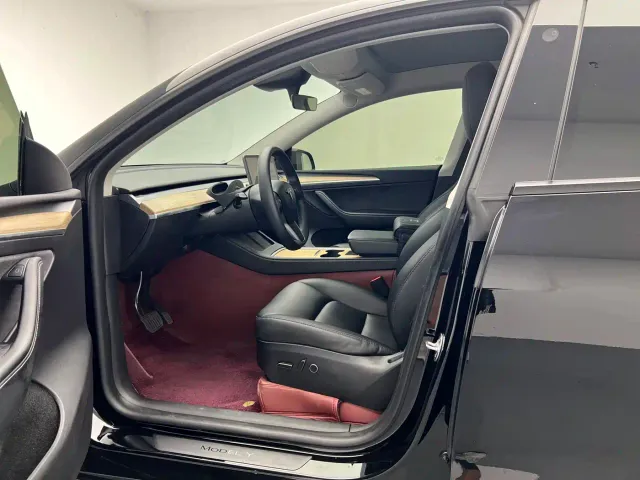 Tesla Model Y — Фото автомобиля 13