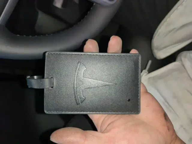 Tesla Model Y — Фото автомобиля 8