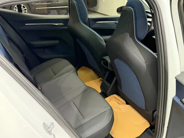 Volvo EX30 — Фото автомобиля 18
