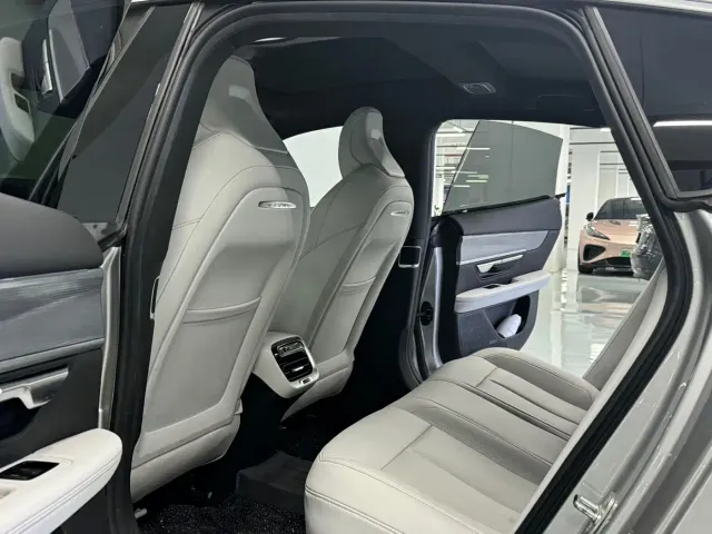 Xpeng P7 — Фото автомобиля 9