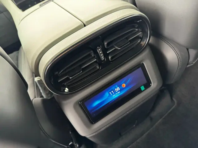 BYD U8 — Фото автомобиля 15