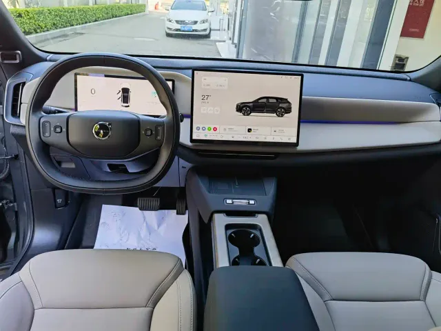 Volvo XC70 Plug-in Hybrid — Фото автомобиля 10