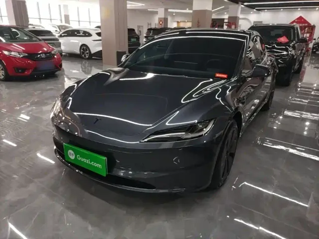 Фотография автомобиля — Tesla Model 3