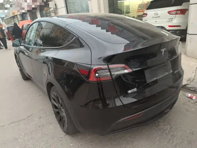 Tesla Model Y — Фото автомобиля 4