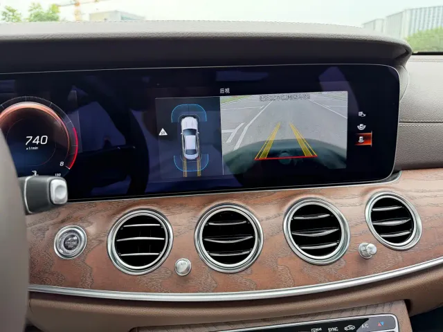 Mercedes-Benz E-Class — Фото автомобиля 13