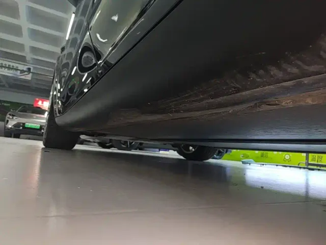 Tesla Model Y — Фото автомобиля 21