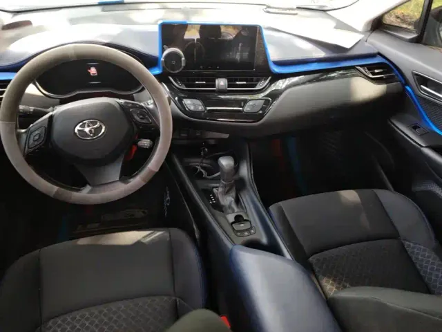 Toyota C-HR — Фото автомобиля 12
